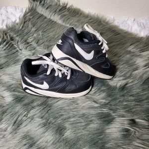 Nike sneaker toddler size 7c